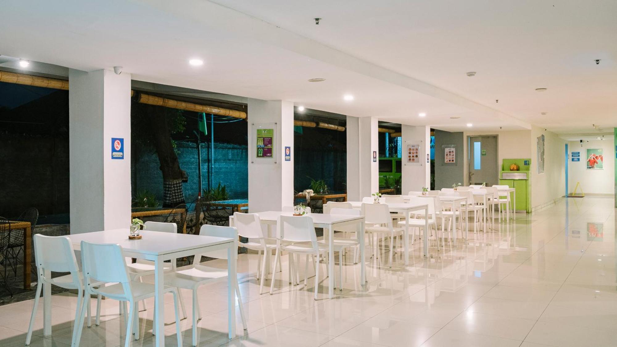 Pop! Hotel Kuta Beach Exterior photo