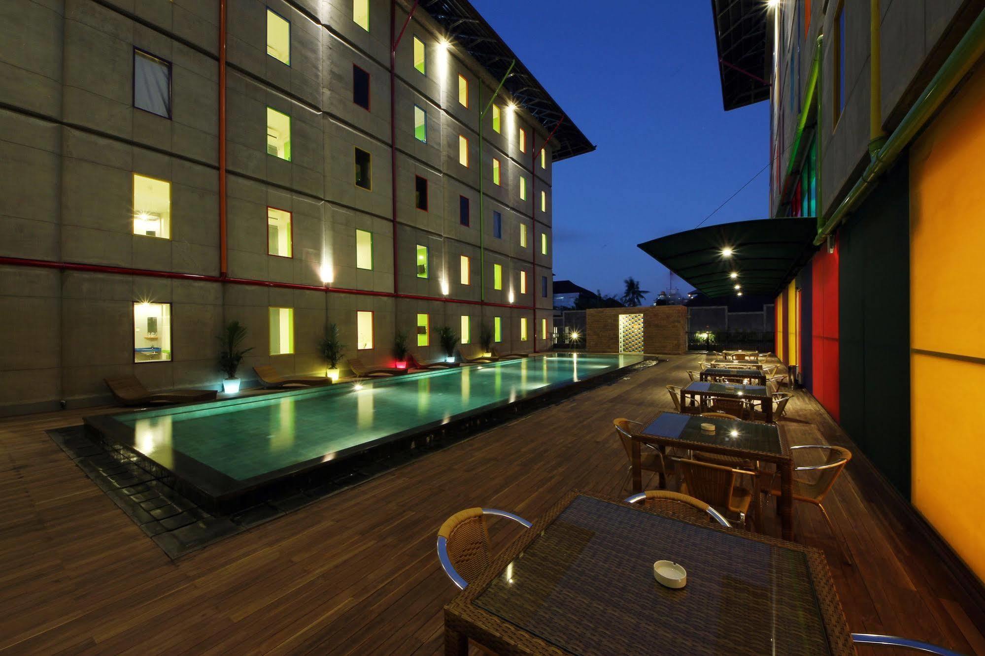 Pop! Hotel Kuta Beach Exterior photo